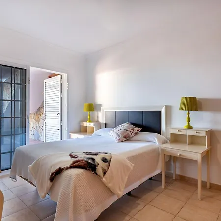 Abora 2 - By Interhome *